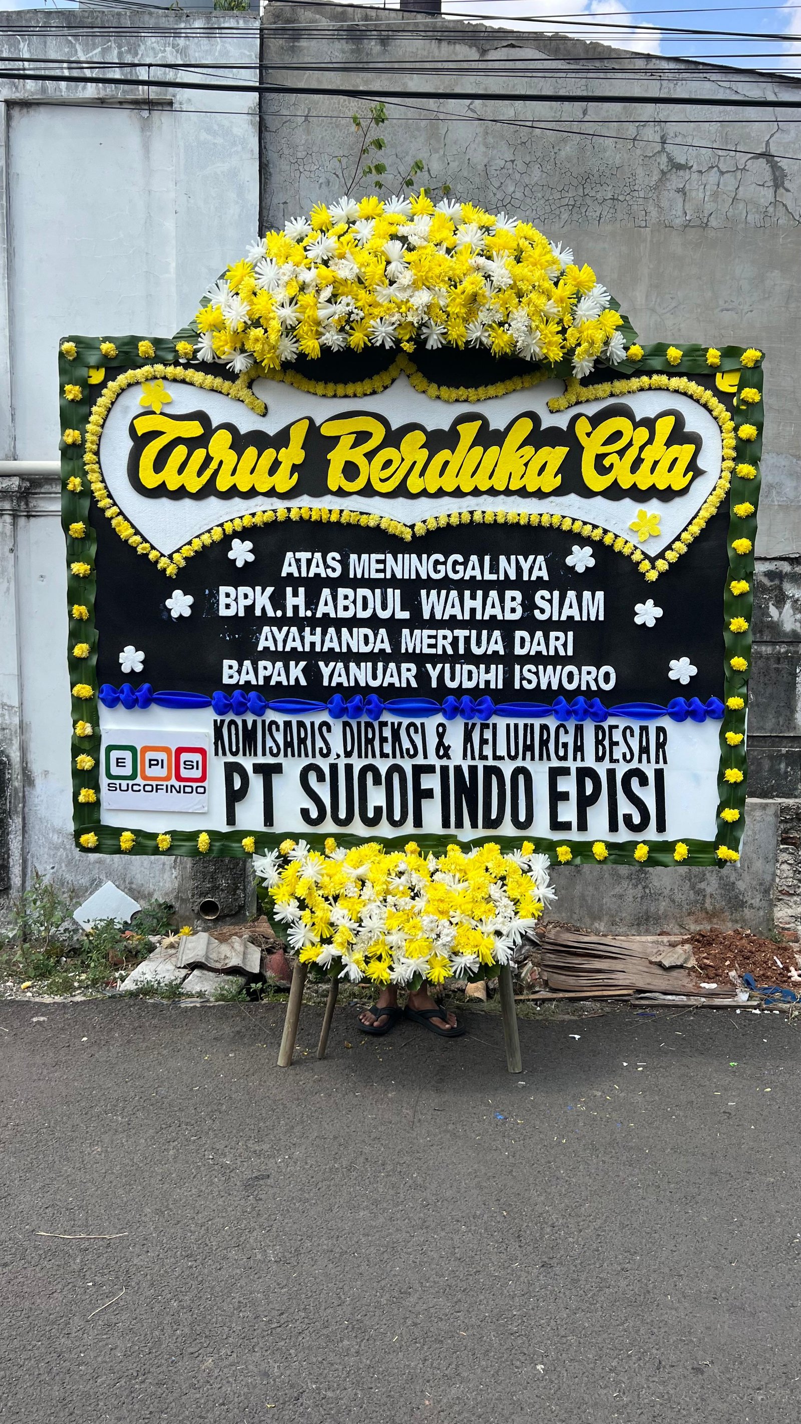 Karangan bunga duka cita Hendry Arisandi Direktur Keuangan PPK GBK