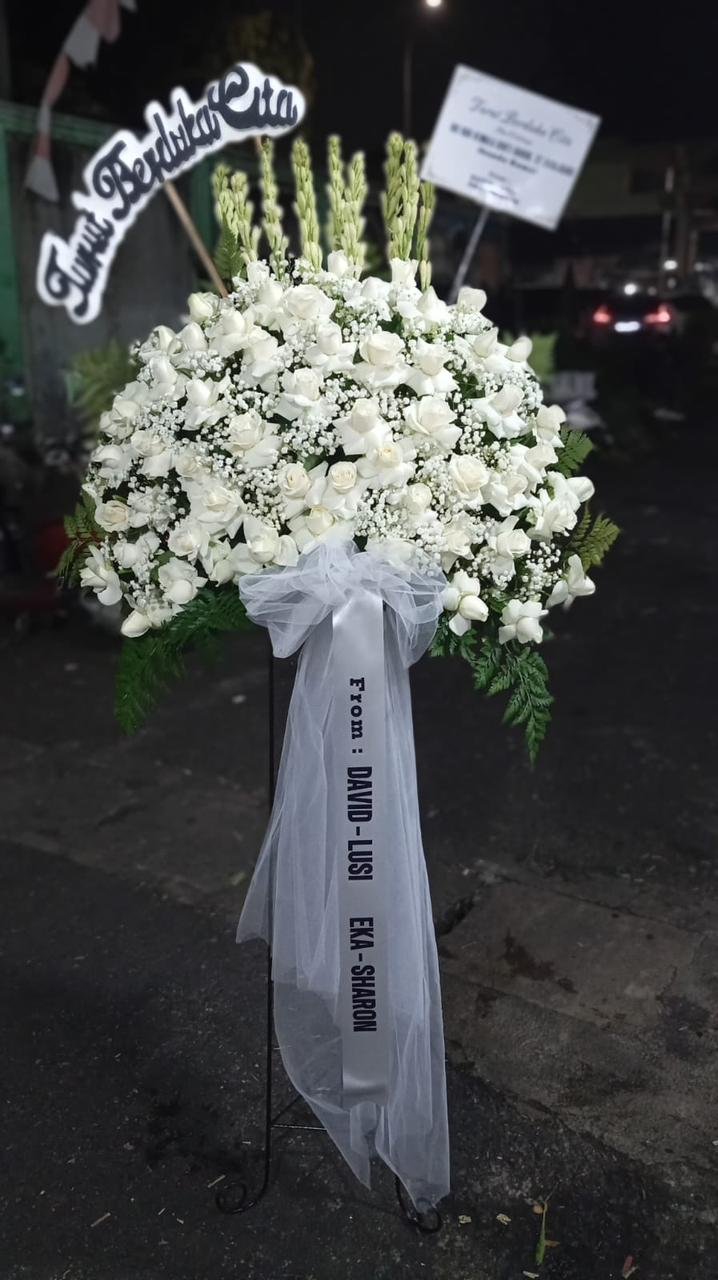 Standing flower duka cita mawar putih hydrangea hijau dari PT Mikasa Electronics Indonesia