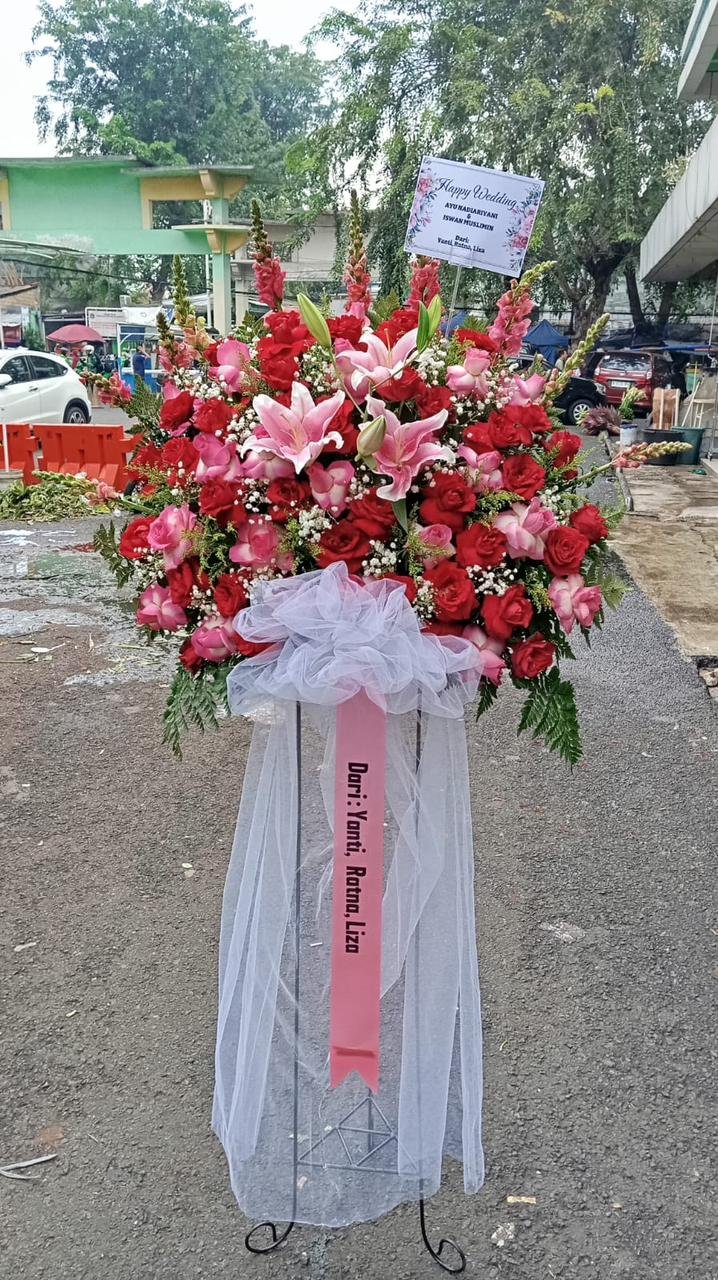 Standing flower duka cita premium mawar putih lily dengan pita Turut Berduka Cita