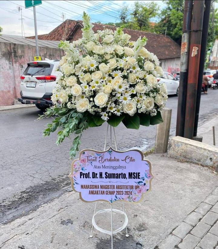 Standing flower happy wedding Ayu Nadiariyani dan Iswan Muslimin mawar merah pink dan lily pink dari Yanti Ratna Liza